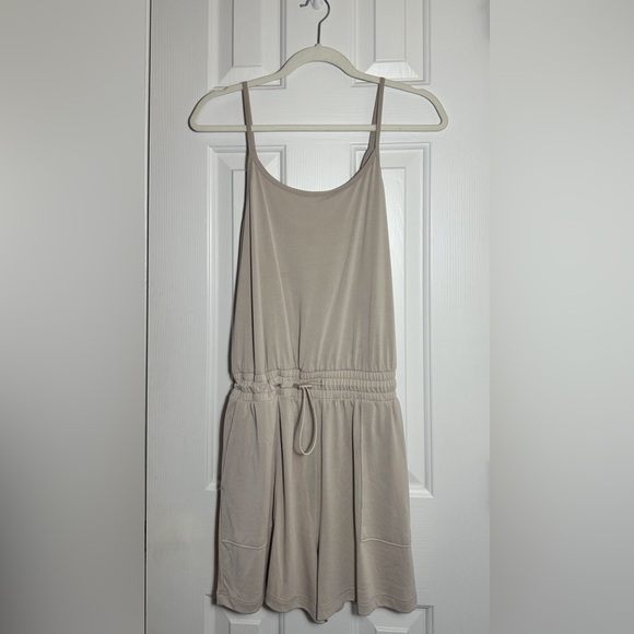 Super comfy Sinched waist romper! - Picture 2 of 4